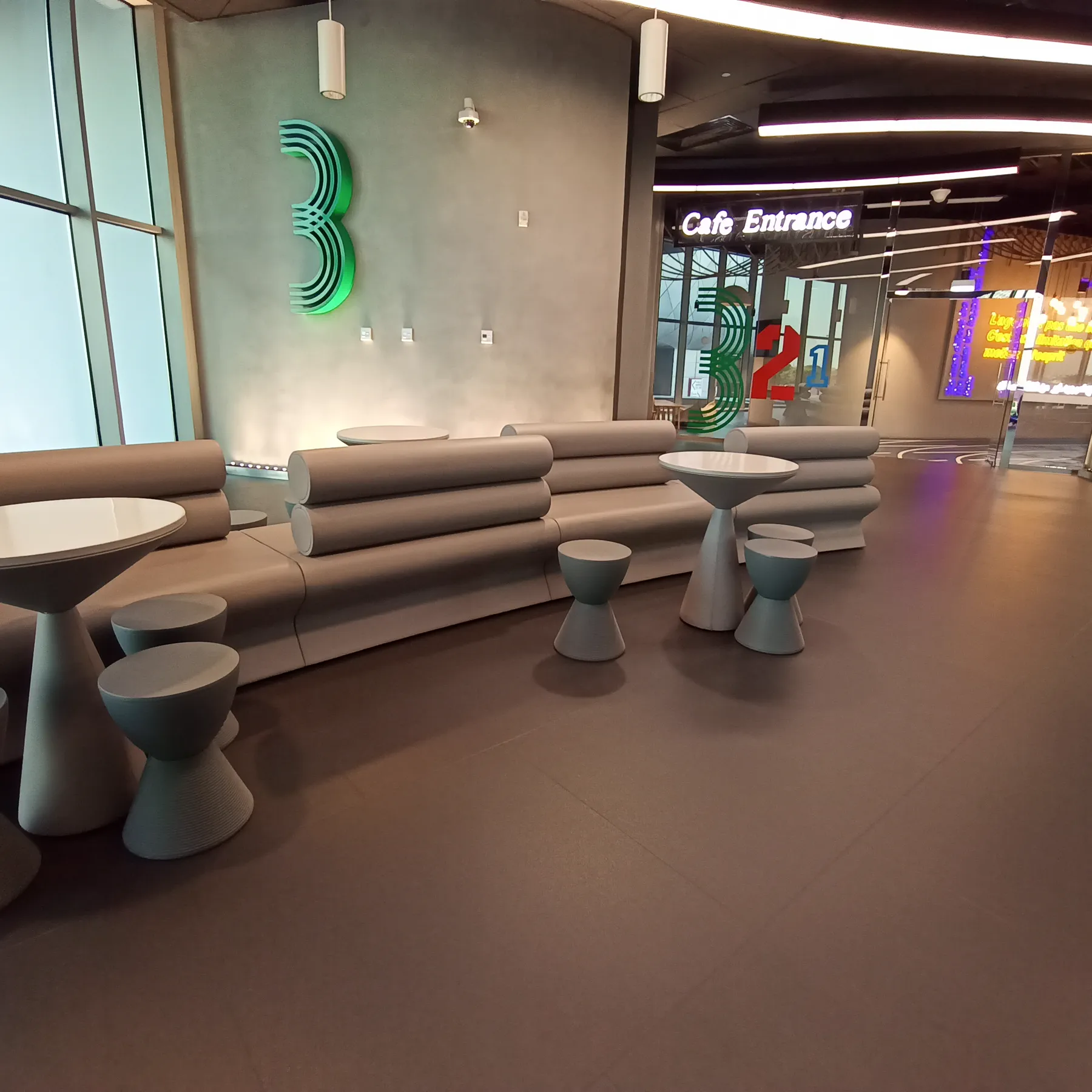 Museum lounge in Doha with seamless rubber flooring, curved modular seating and sculptural side tables